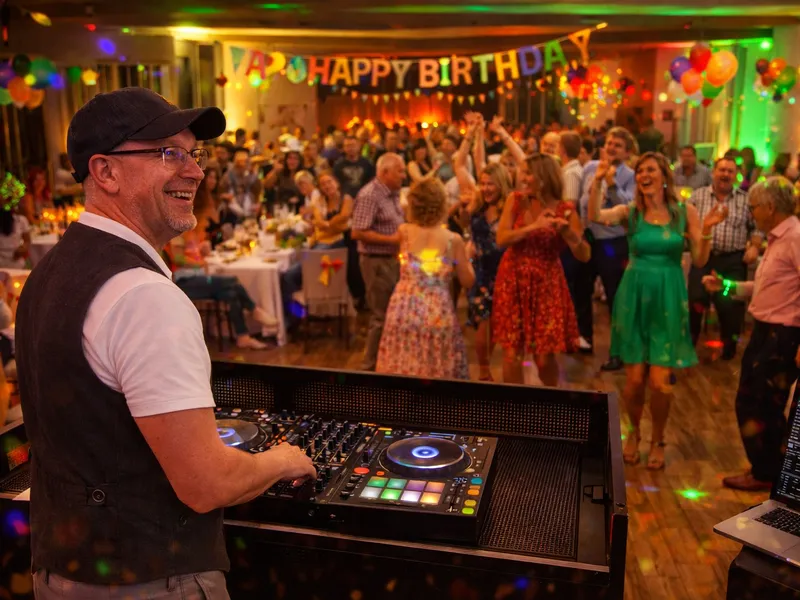 DJ Rico Cinsano bei Geburtstagsparty in Krumbach – Stimmung pur
