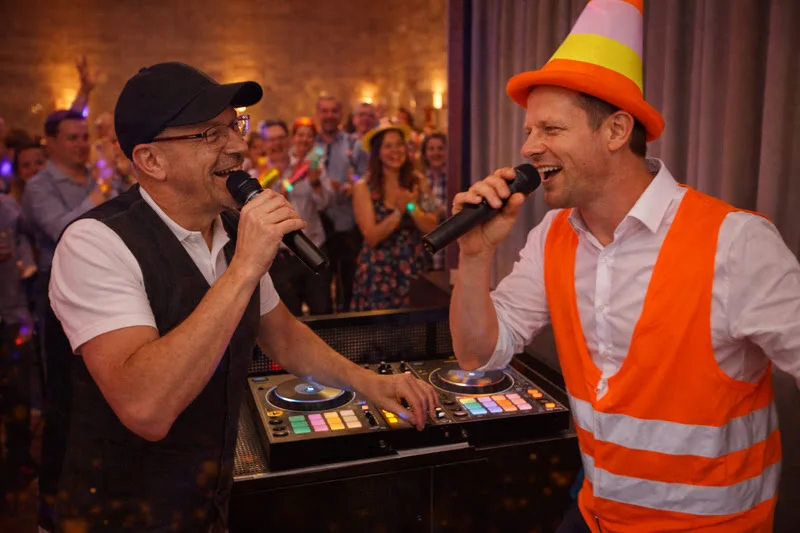 Bräutigam singt beim Brautverziehen