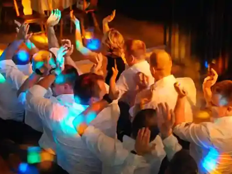 Hochzeits DJ Bobingen – Party mit tanzenden Gästen